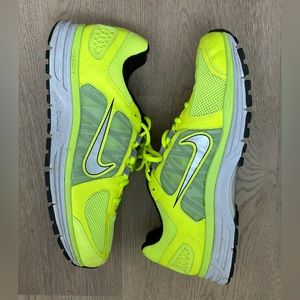 Nike Men’s Air Zoom Vomero 7 Running Shoes